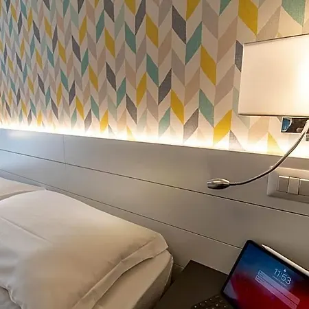 Hotel Kiss 2*