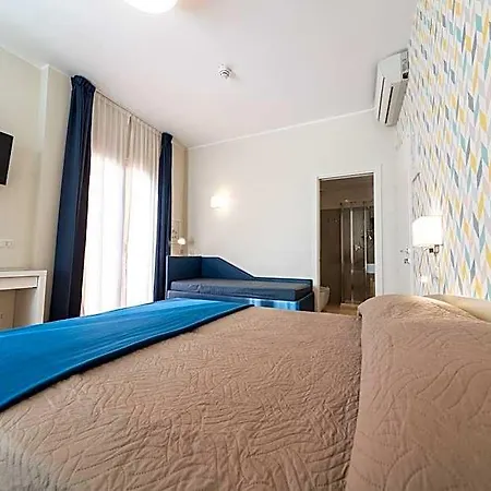 Kiss Hotel 2*