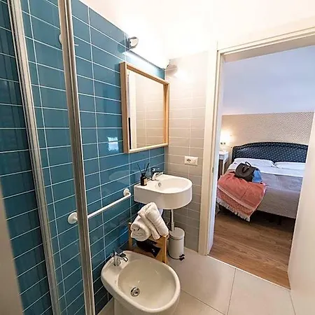 Kiss Hotel 2*
